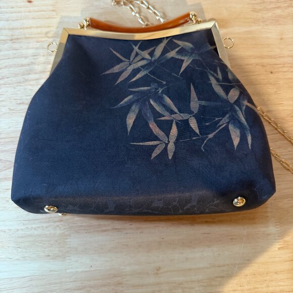 Chinese Clutch Handbag with Shoulder Strap - Picture 2 of 6